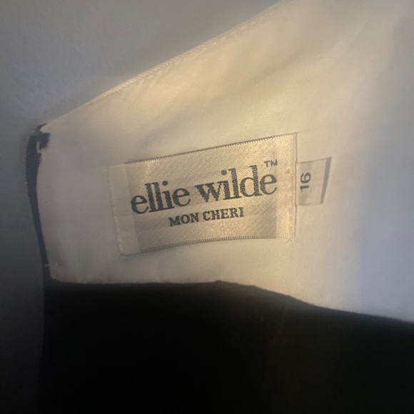 Grad gown - Picture 4 of 6